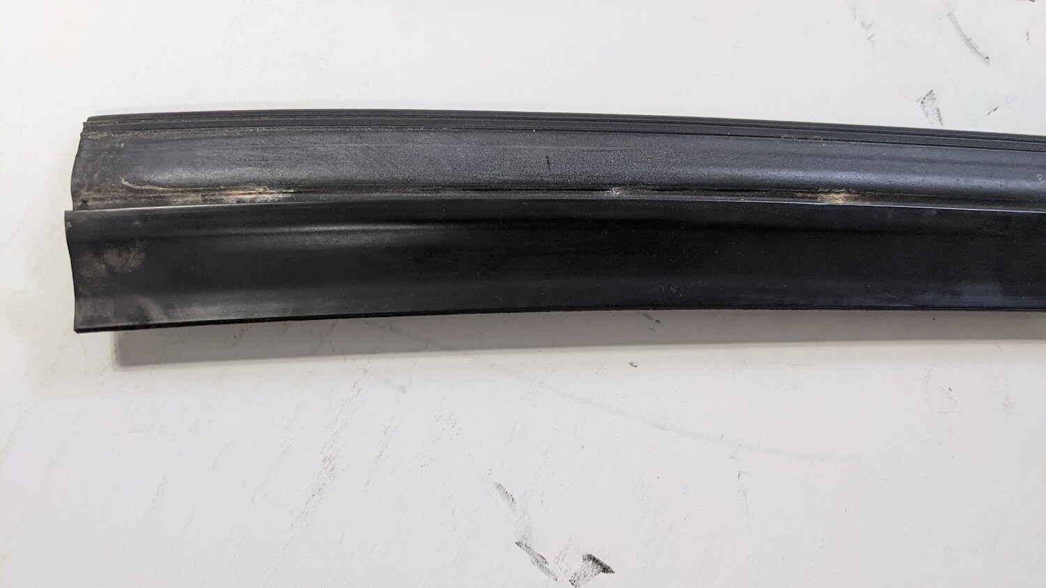 FERRARI 360 SPIDER PARTS RIGHT DOOR GLASS WIPER SEAL outer 65164400