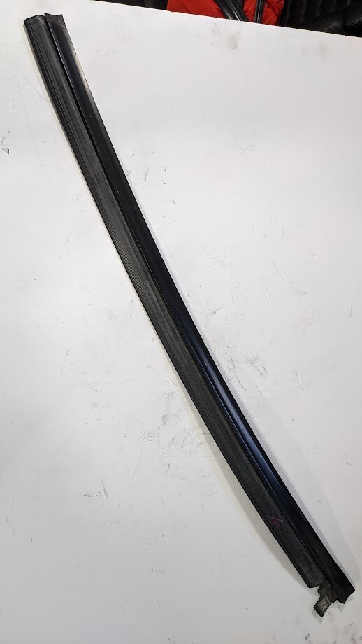 FERRARI 360 SPIDER PARTS LEFT DOOR GLASS WIPER SEAL outer 65164500