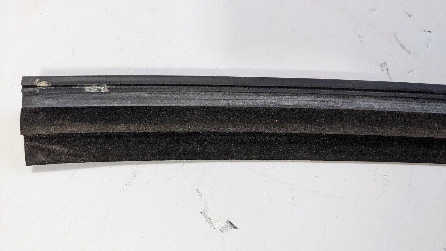 FERRARI 360 SPIDER PARTS LEFT DOOR GLASS WIPER SEAL outer 65164500