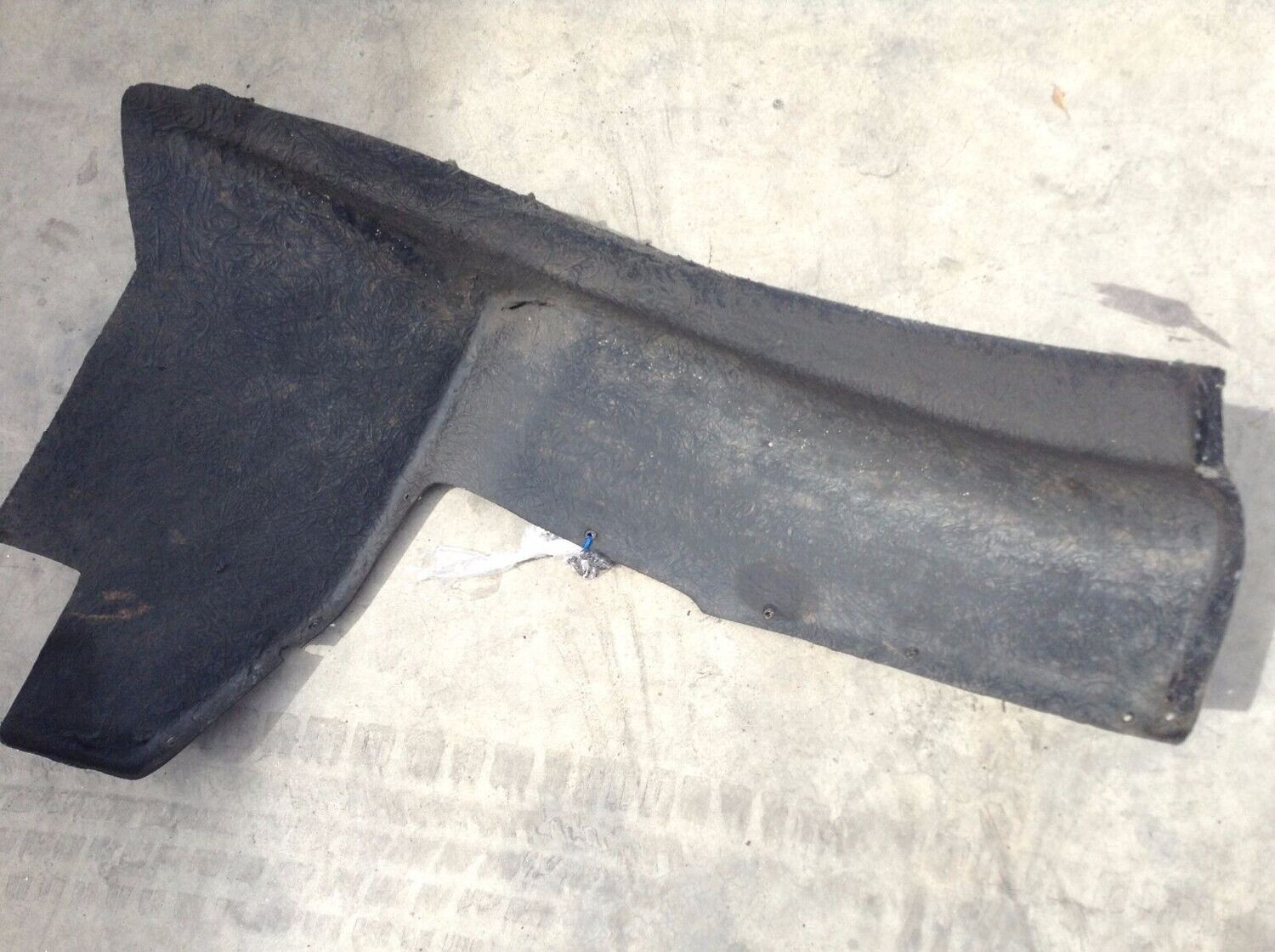 81 - 91 ROLLS ROYCE SILVER SPUR FRONT LEFT INNER FENDER LINER SET