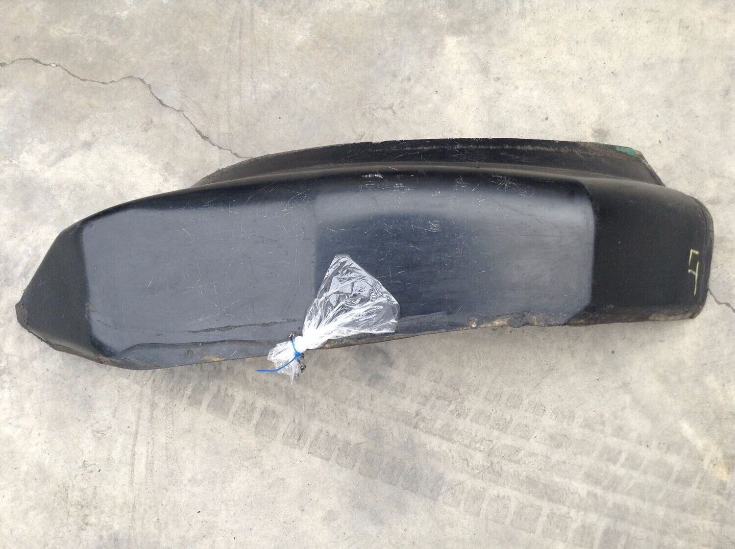 81 - 91 ROLLS ROYCE SILVER SPUR FRONT LEFT INNER FENDER LINER SET