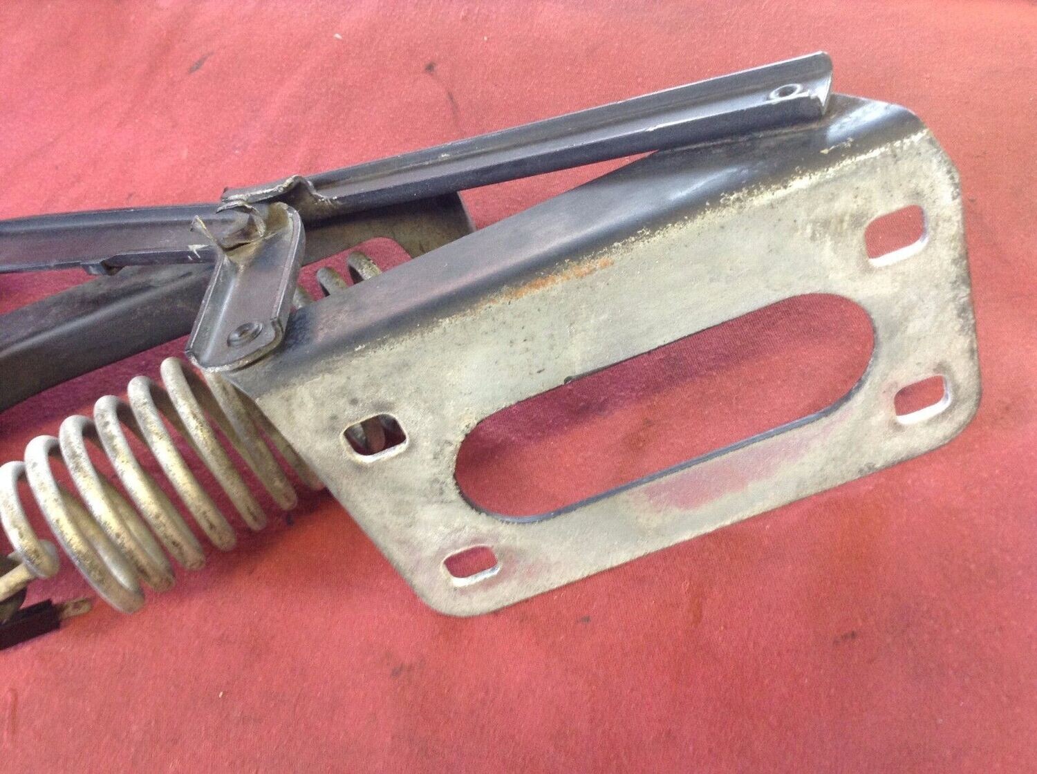 81 - 87 ROLLS ROYCE SILVER SPUR left HOOD HINGE up to vin 25000
