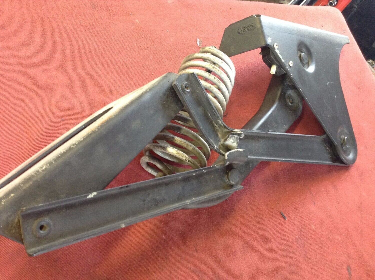 81 - 87 ROLLS ROYCE SILVER SPUR left HOOD HINGE up to vin 25000