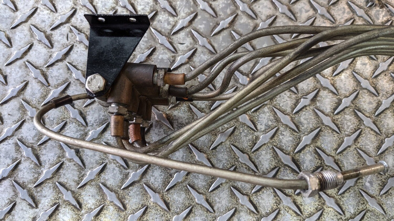 LATE ROLLS ROYCE SILVER SHADOW II CORNICHE Wraith BRAKE PIPES FROM DISTRIBUTION VALVE