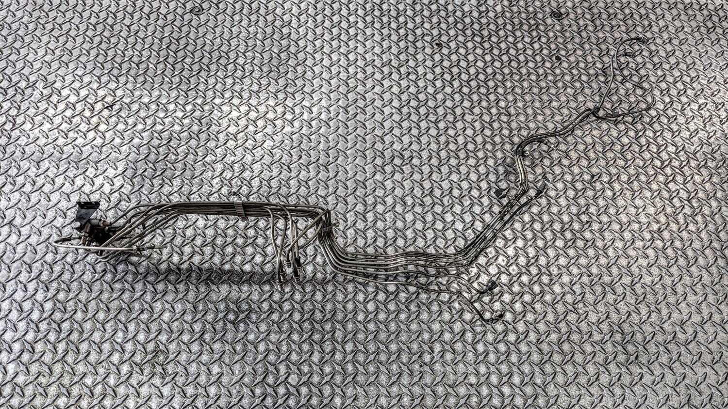 LATE ROLLS ROYCE SILVER SHADOW II CORNICHE Wraith BRAKE PIPES FROM DISTRIBUTION VALVE