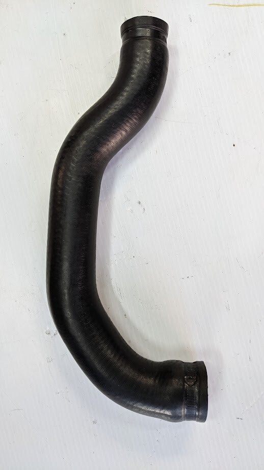 Rolls Royce Silver Shadow UPPER RADIATOR HOSE FROM VIN 30001 ON UR17808 PRE OWNED
