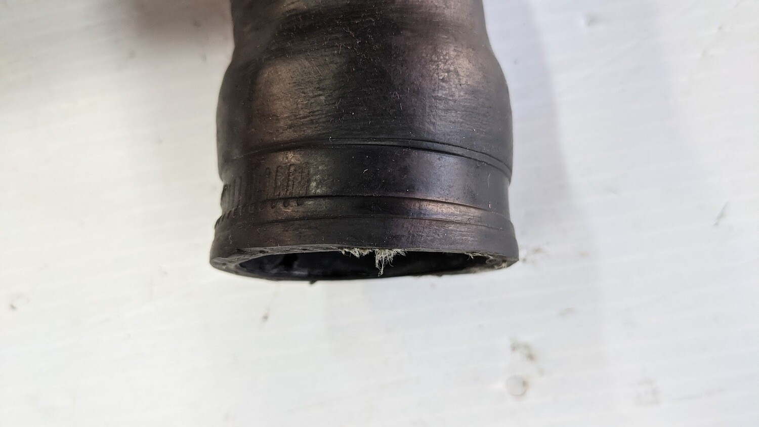 Rolls Royce Silver Shadow LOWER RADIATOR HOSE FROM VIN 30001 ON UR17807 RH17807 PRE OWNED
