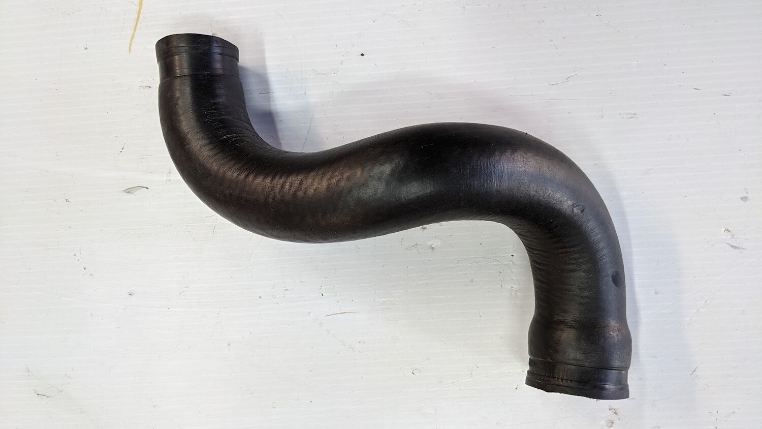 Rolls Royce Silver Shadow LOWER RADIATOR HOSE FROM VIN 30001 ON UR17807 RH17807 PRE OWNED