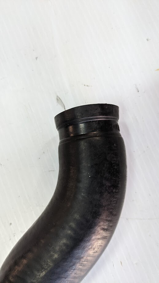 Rolls Royce Silver Shadow UPPER RADIATOR HOSE FROM VIN 30001 ON UR17808 PRE OWNED