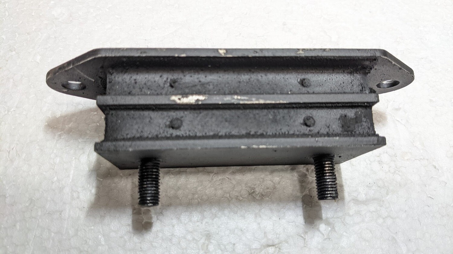 ECP ROLLS ROYCE SILVER SHADOW SPUR REAR ENGINE MOUNT  UR19204 NEW