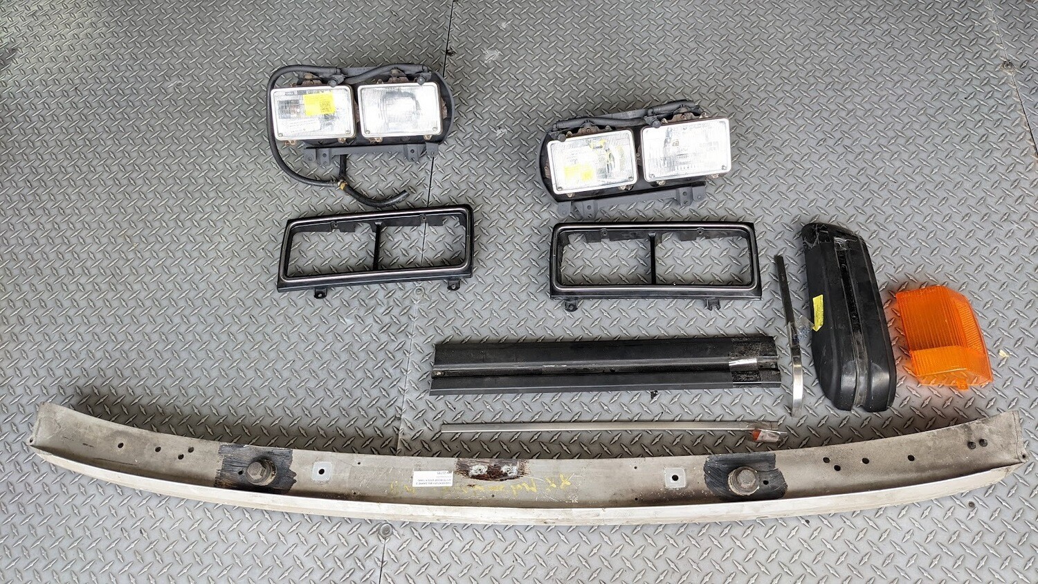 81 TO 98 Rolls Royce Silver Spur BENTLEY T FRONT LIGHT BUNDLE WITH FACE BAR