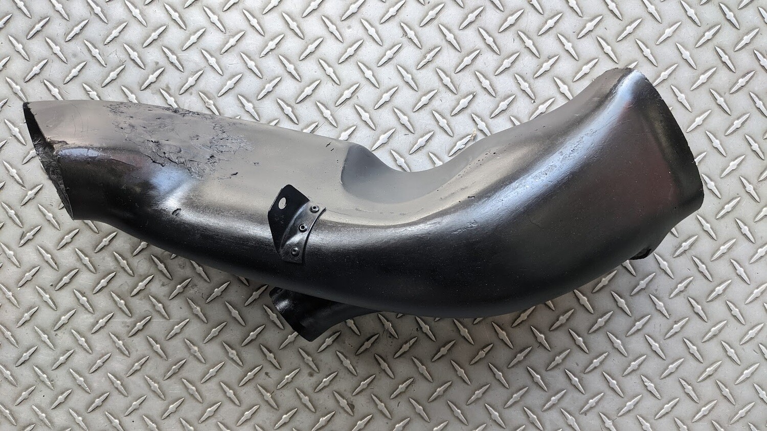 Ferrari 308 AIR INTAKE SCOOP TO AIR FILTER ASSEMBLY RIGHT SIDE 60708900