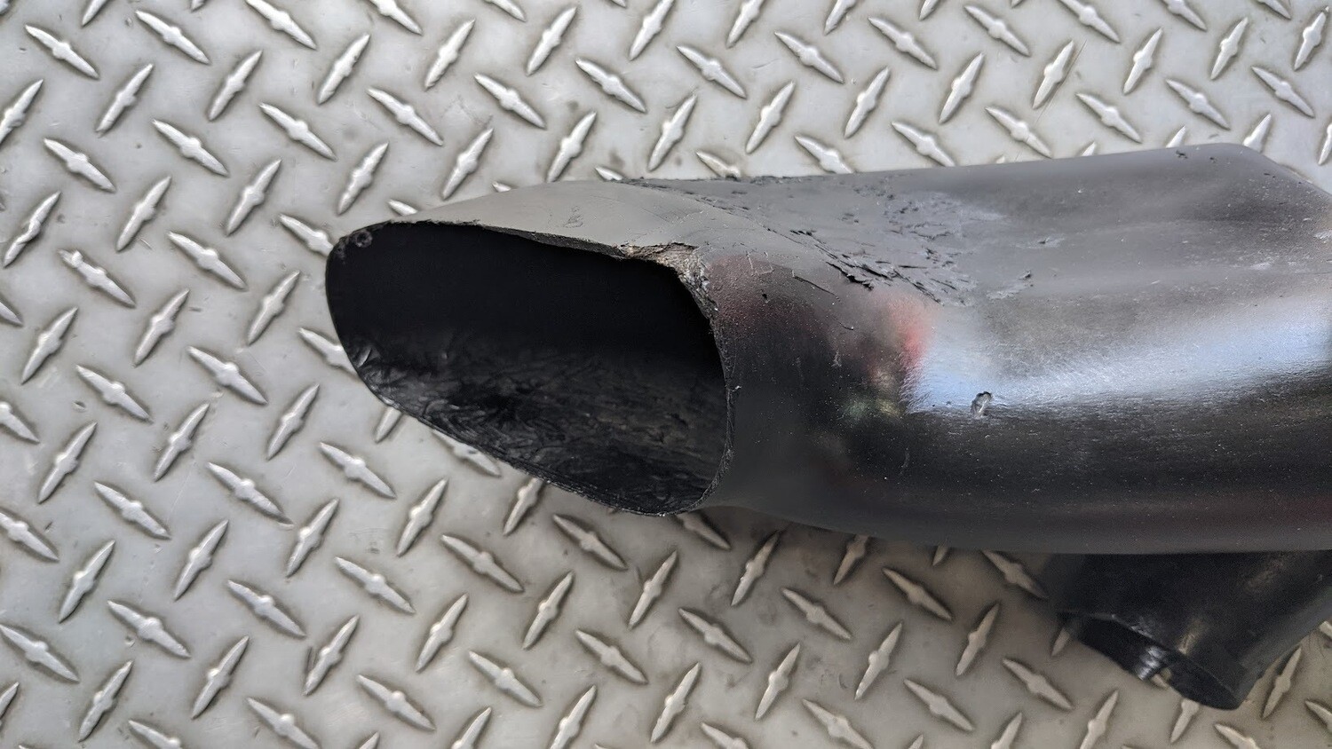 Ferrari 308 AIR INTAKE SCOOP TO AIR FILTER ASSEMBLY RIGHT SIDE 60708900