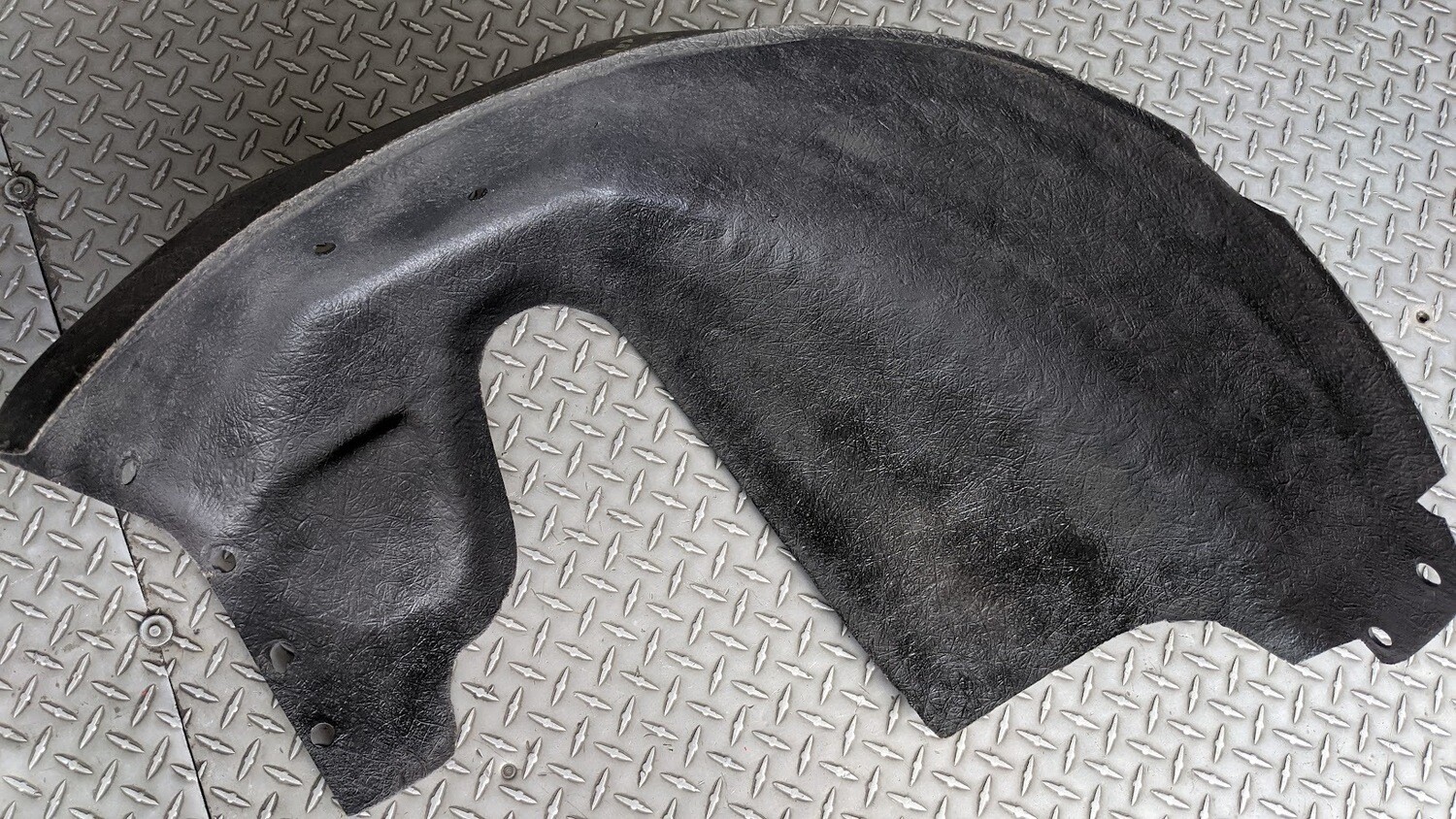FERRARI 308 GTSi RIGHT REAR SPLASH GUARD UNDERFENDER MUD 60091303