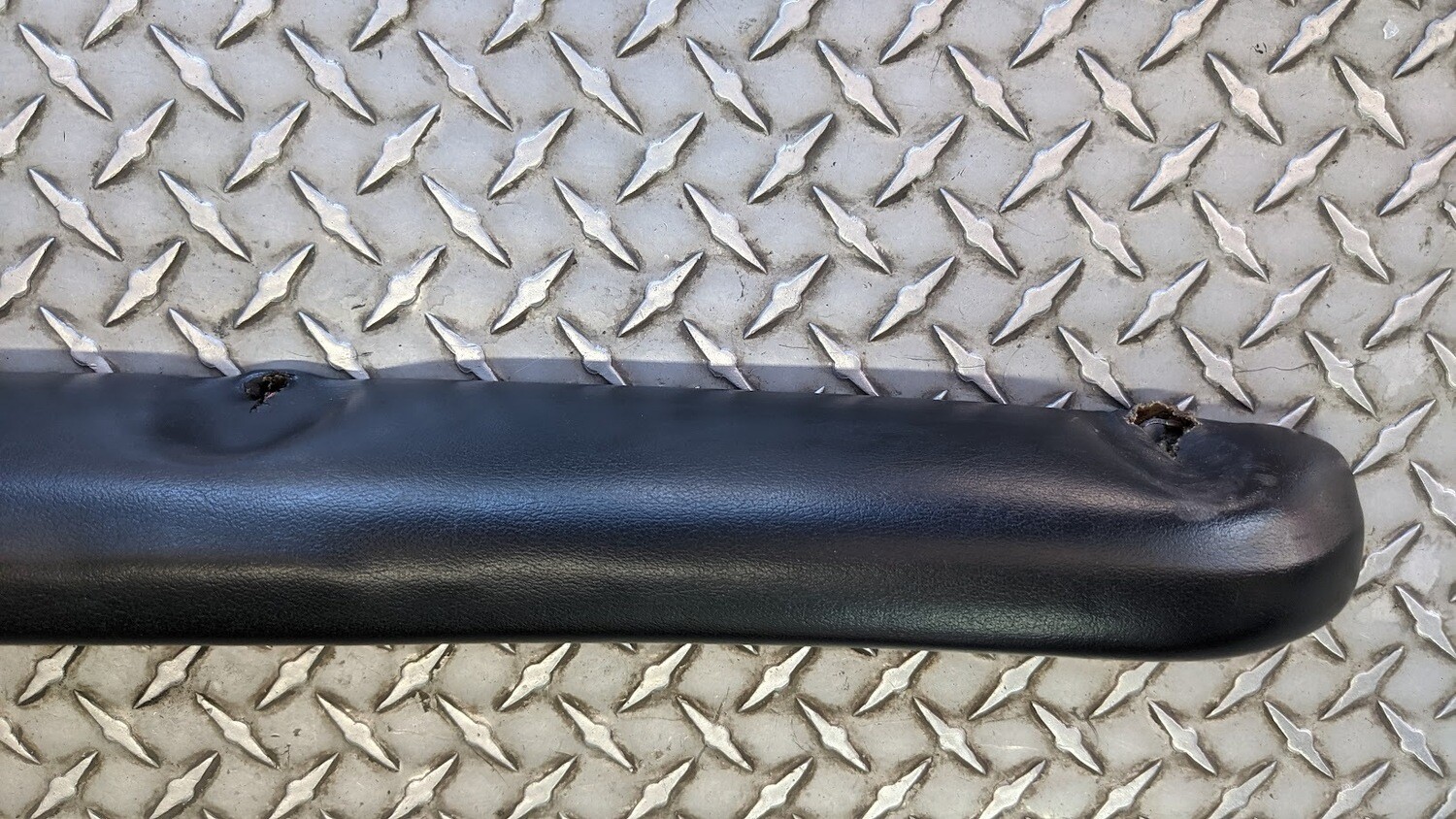 FERRARI 308 GTSi INTERIOR DOOR PANEL ARM REST LEFT SIDE  BLACK 60067501