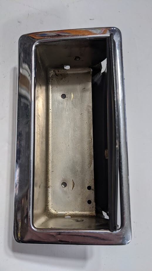 FERRARI 308 PARTS  GTS CENTER CONSOLE ASHTRY WITH CAVALLINO HORSE 60781300