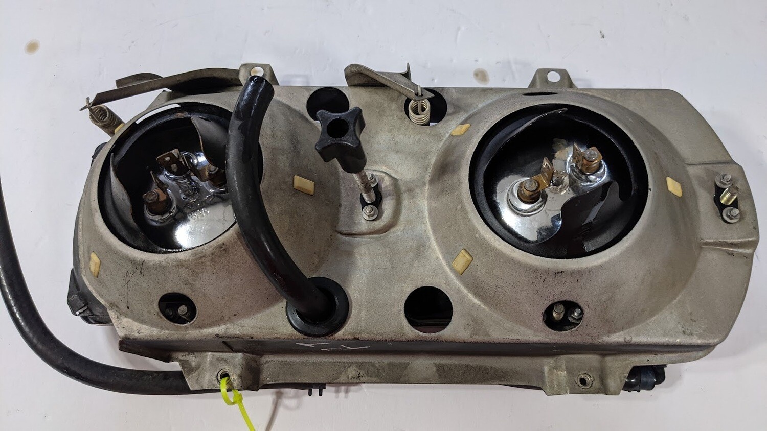 81 - 99 ROLLS-ROYCE SILVER SPUR FRONT RIGHT SIDE HEAD LIGHT
 PRE-OWNED WITH WASHERS