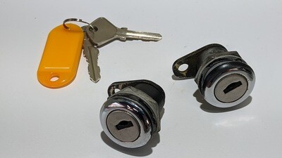 FERRARI 308 GTSi REAR 1/4 GLASS GRILLE TUMBLER LOCK WITH KEY 60389400