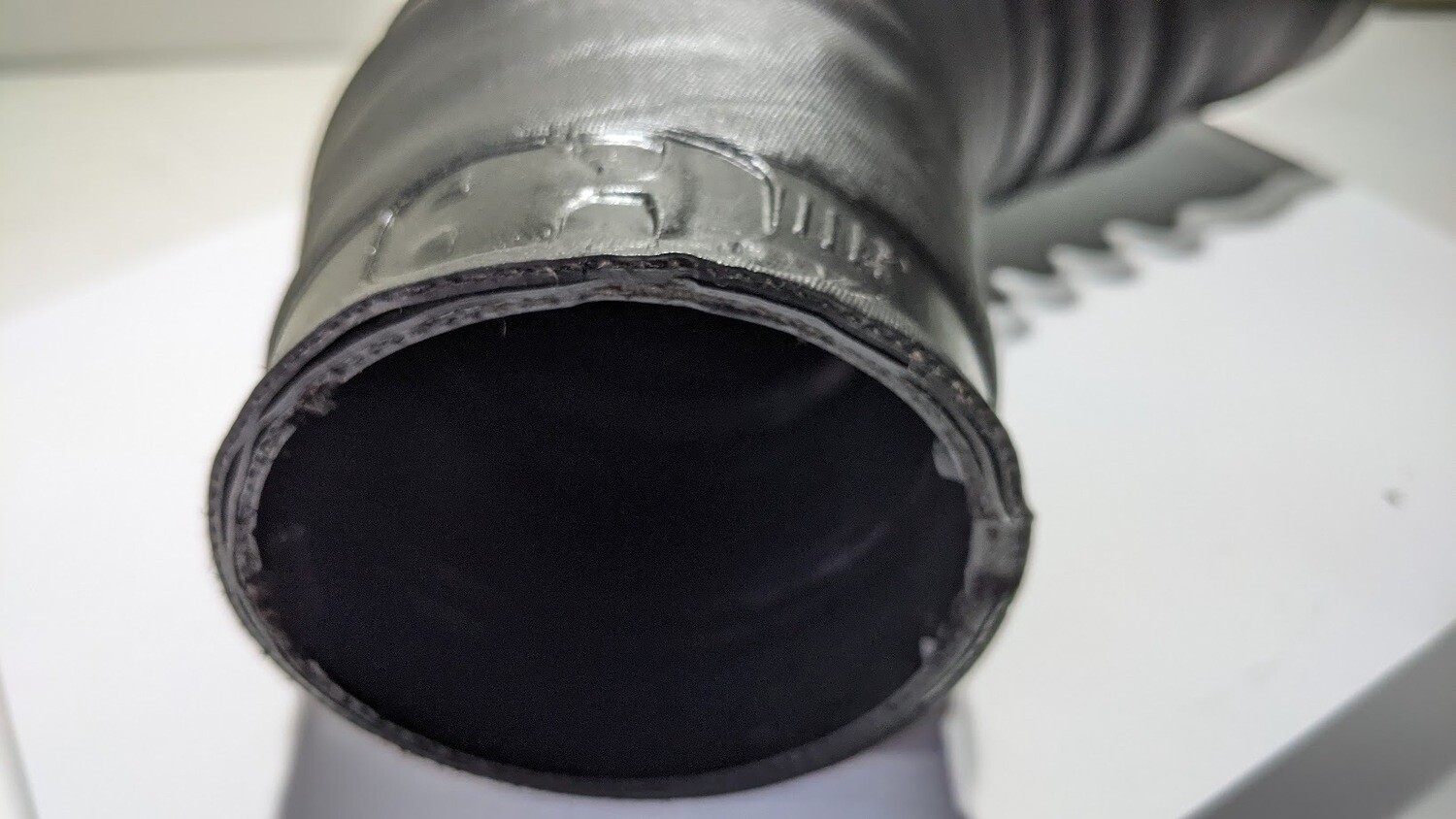 Ferrari 308 AIR HOSE PIPE FROM AIR FLOW METER TO THROTTLE BODY 118310