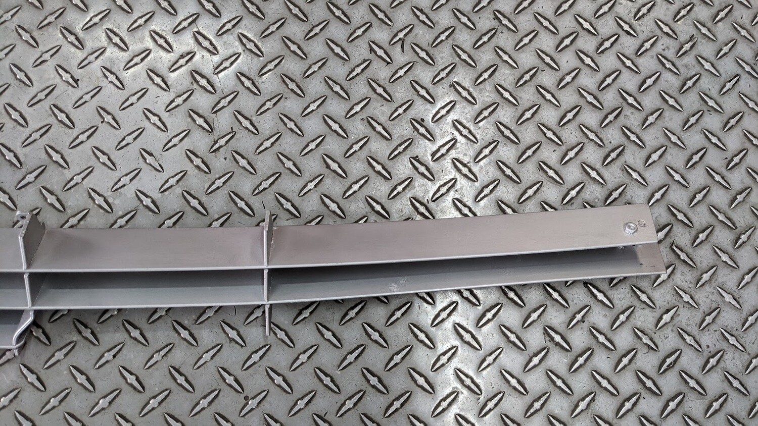 FERRARI 308 GTSi  FRONT  GRILLE USA MODEL UNDER BUMPER 60024304 -