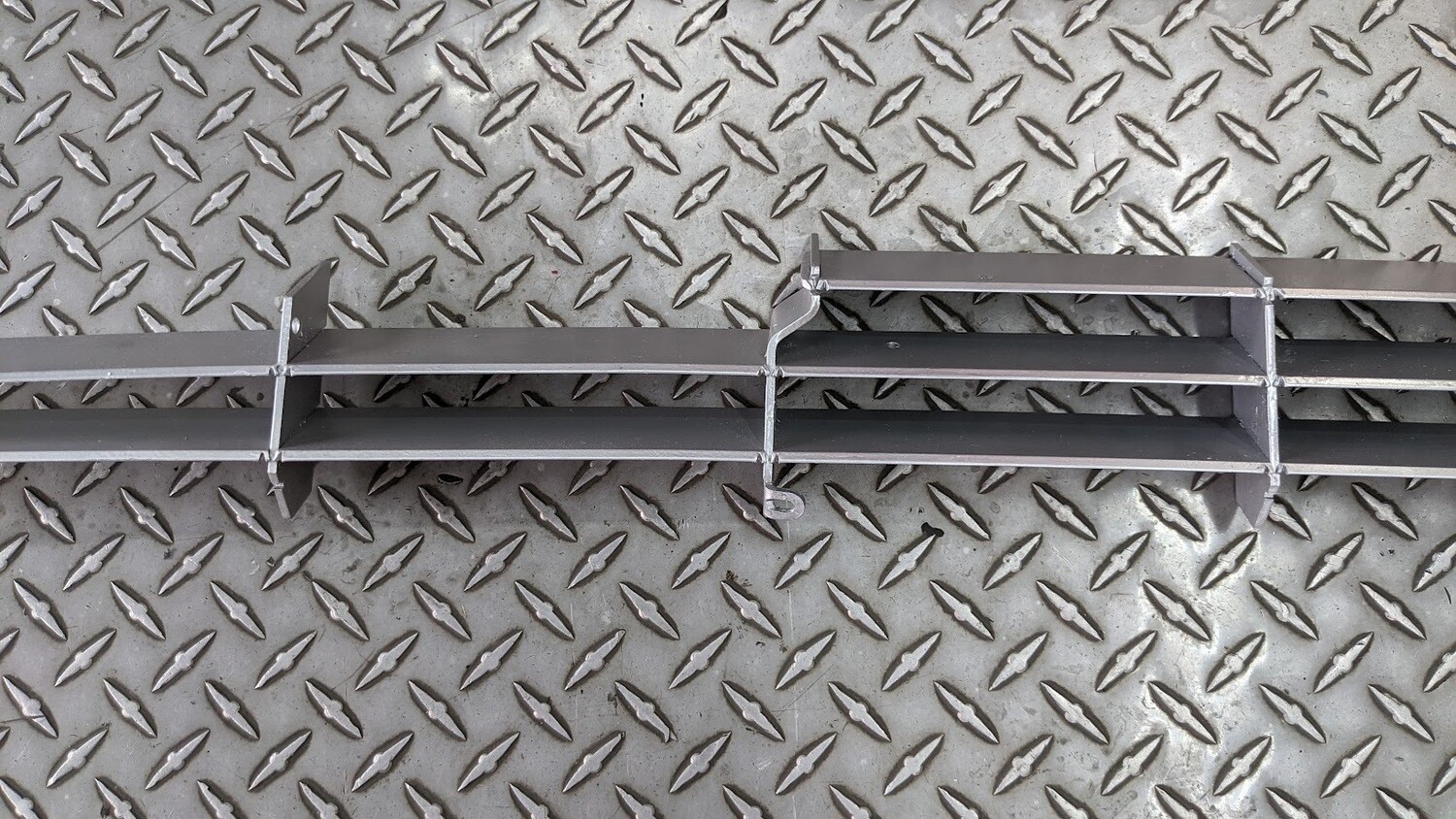 FERRARI 308 GTSi  FRONT  GRILLE USA MODEL UNDER BUMPER 60024304 -