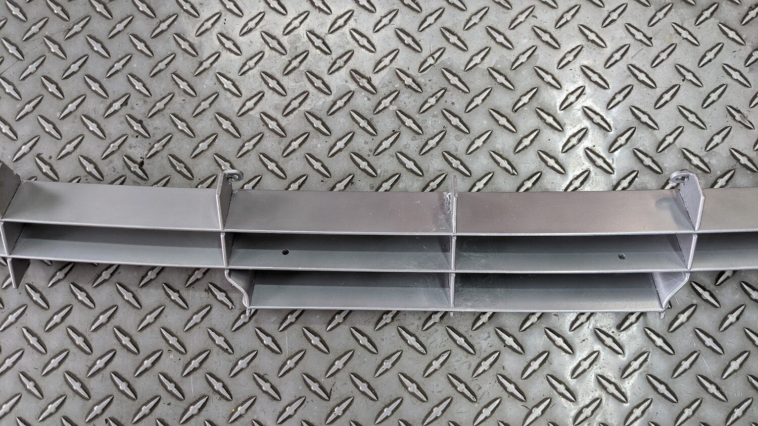 FERRARI 308 GTSi  FRONT  GRILLE USA MODEL UNDER BUMPER 60024304 -