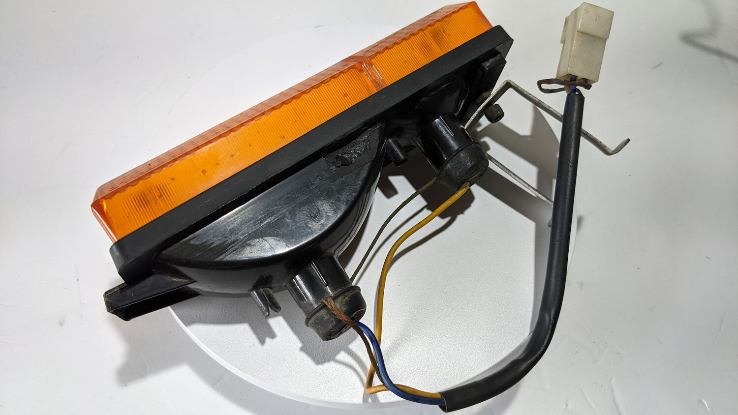FERRARI 308 GTSi  FRONT LEFT  TURN SIGNAL LIGHT ASSEMBLY USA 6012100 -