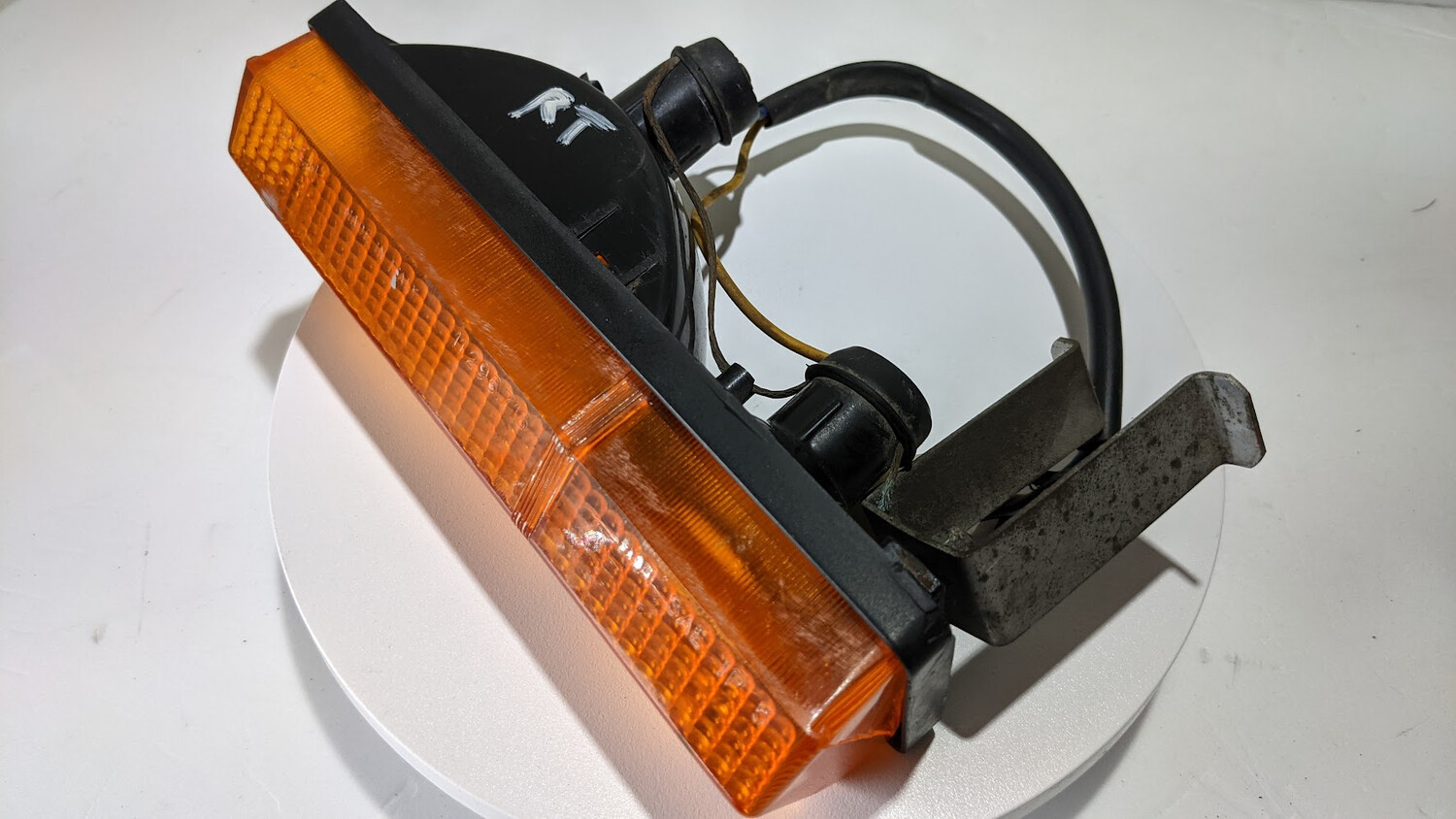 FERRARI 308 GTSi FRONT RIGHT TURN SIGNAL LIGHT ASSEMBLY USA 60121001  -