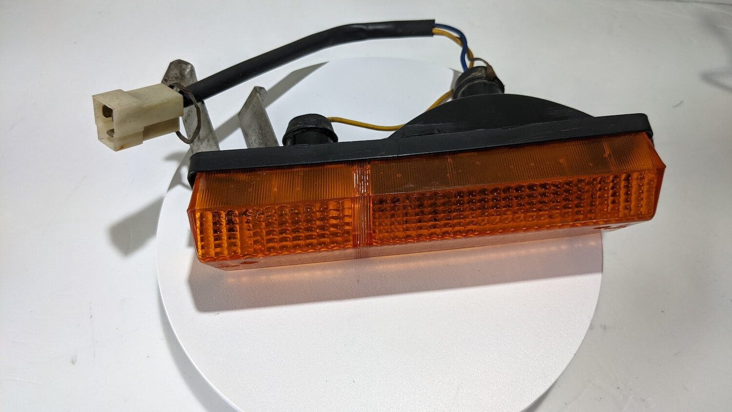 FERRARI 308 GTSi  FRONT LEFT  TURN SIGNAL LIGHT ASSEMBLY USA 6012100 -