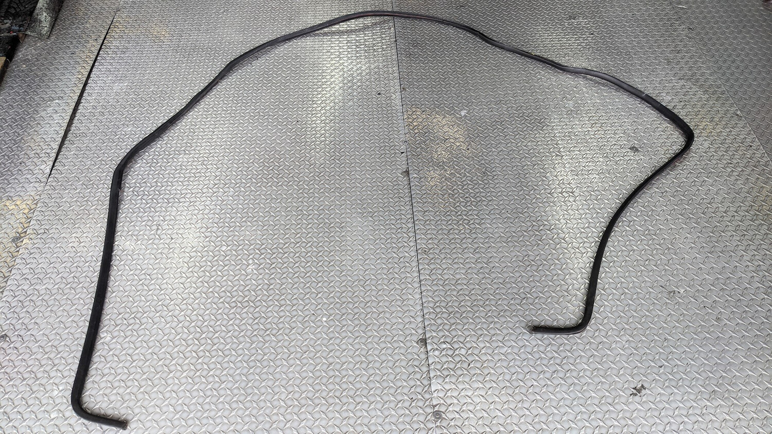 FERRARI 308 PARTS  GTS CABIN COMPARTMENT TOP SEAL RUBBER weather-stripping