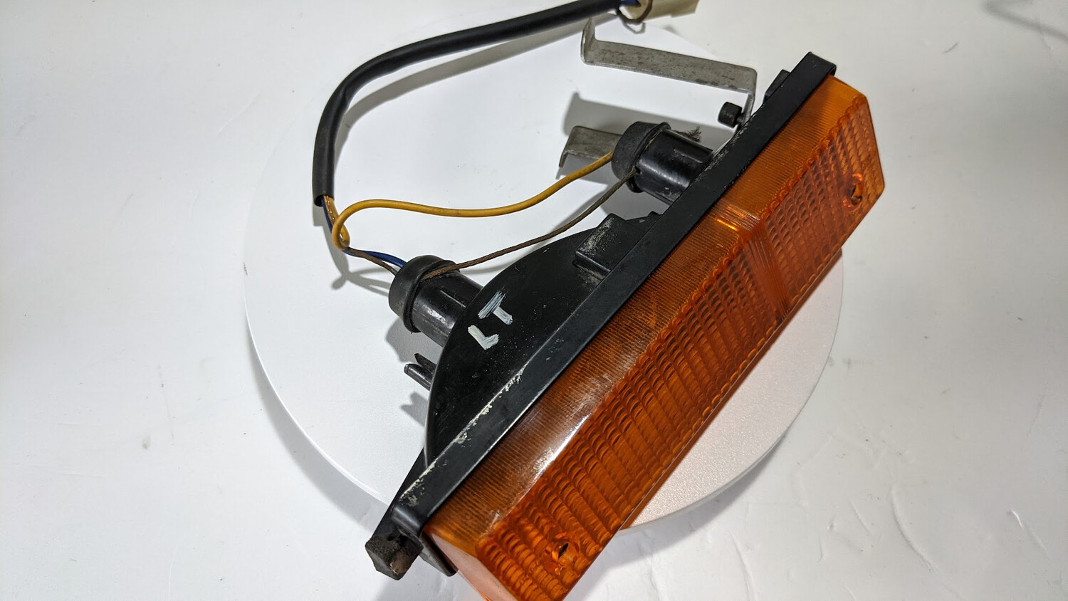 FERRARI 308 GTSi  FRONT LEFT  TURN SIGNAL LIGHT ASSEMBLY USA 6012100 -