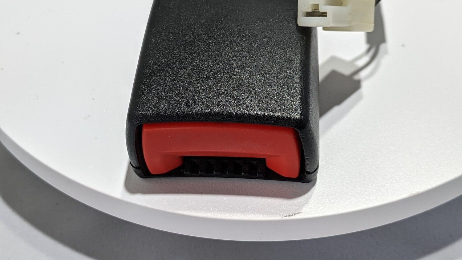 FERRARI 308 GTSi  SEAT BELT BUCKEL RECEIVER DRIVER LEFT SIDE 62551300L