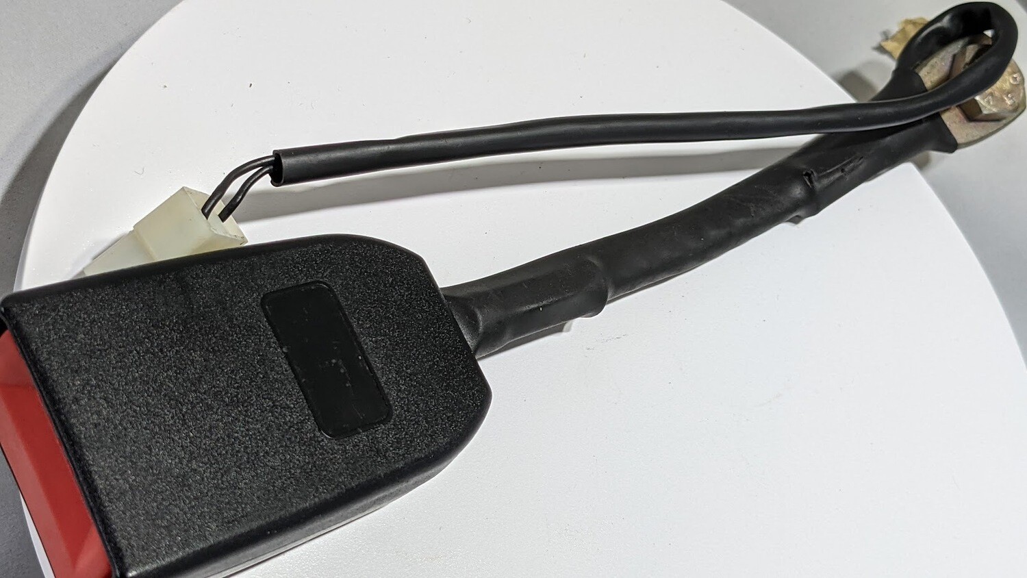 FERRARI 308 GTSi  SEAT BELT BUCKEL RECEIVER DRIVER LEFT SIDE 62551300L