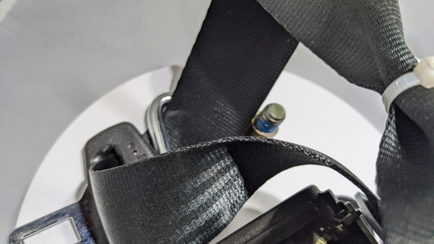 FERRARI 308 GTSi  SEAT BELT SPOOL LEFT DRIVER SIDE 62551300L