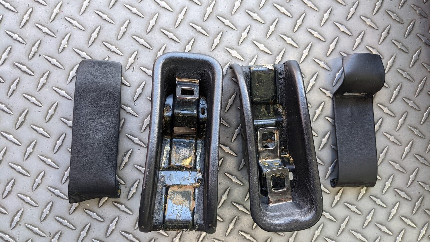 91 TO 98 BENTLEY TURBO R REAR SEAT SKIN AND HEADRESTS