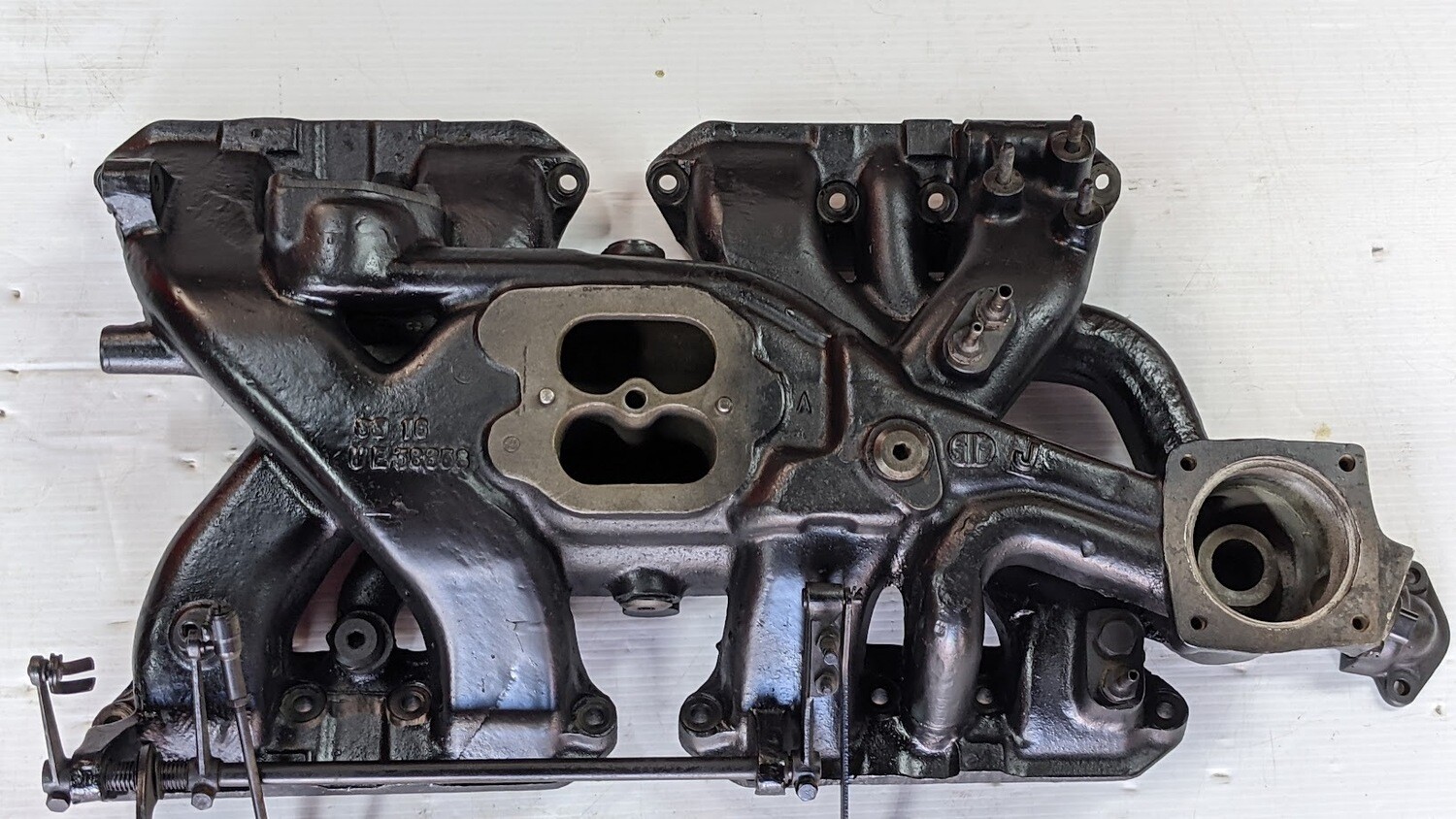 ROLLS ROYCE SILVER SHADOW PART ENGINE INTAKE MANIFOLD UE38858