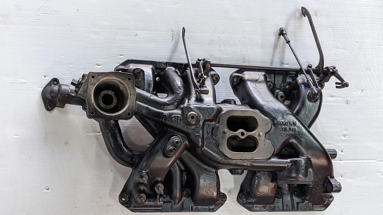 ROLLS ROYCE SILVER SHADOW PART ENGINE INTAKE MANIFOLD UE38858