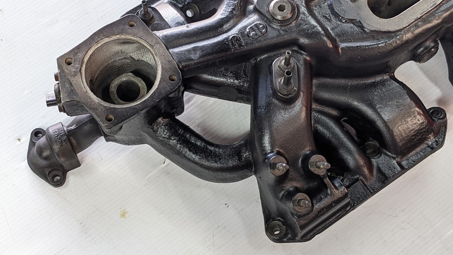 ROLLS ROYCE SILVER SHADOW PART ENGINE INTAKE MANIFOLD UE38858