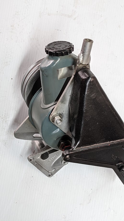 ROLLS ROYCE SILVER SHADOW II PART POWER STEERING PUMP WITH MOUNTING BRACKETS