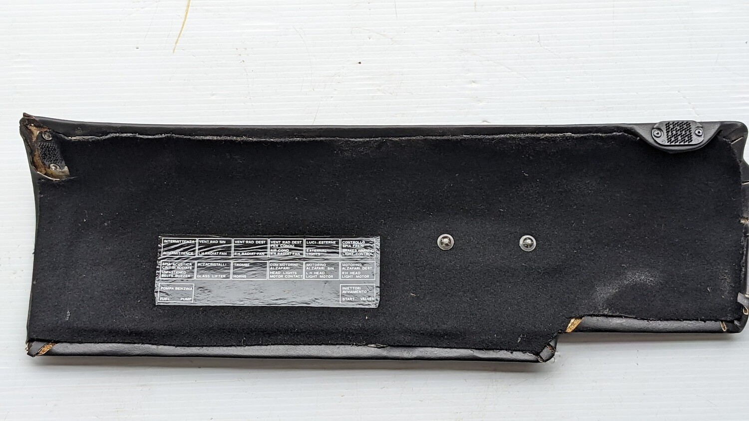 FERRARI 308 GTSi PART fuse box cover with emblem 60078607