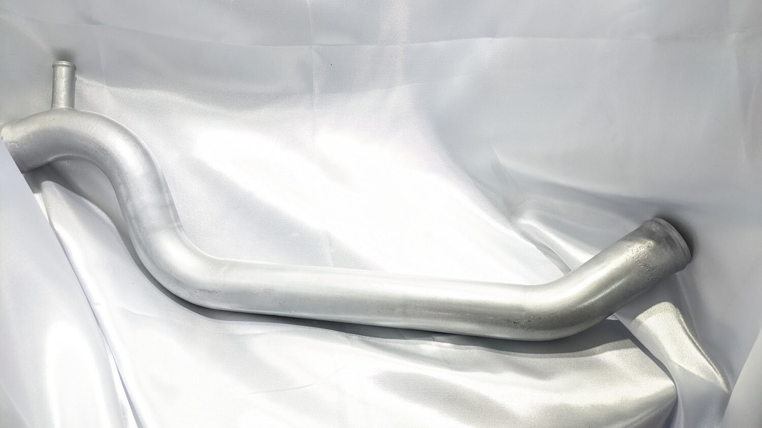 FERRARI 308 PARTS GTS FRONT ENGINE COOLING RADIATOR UPPER TUBE OUTLET