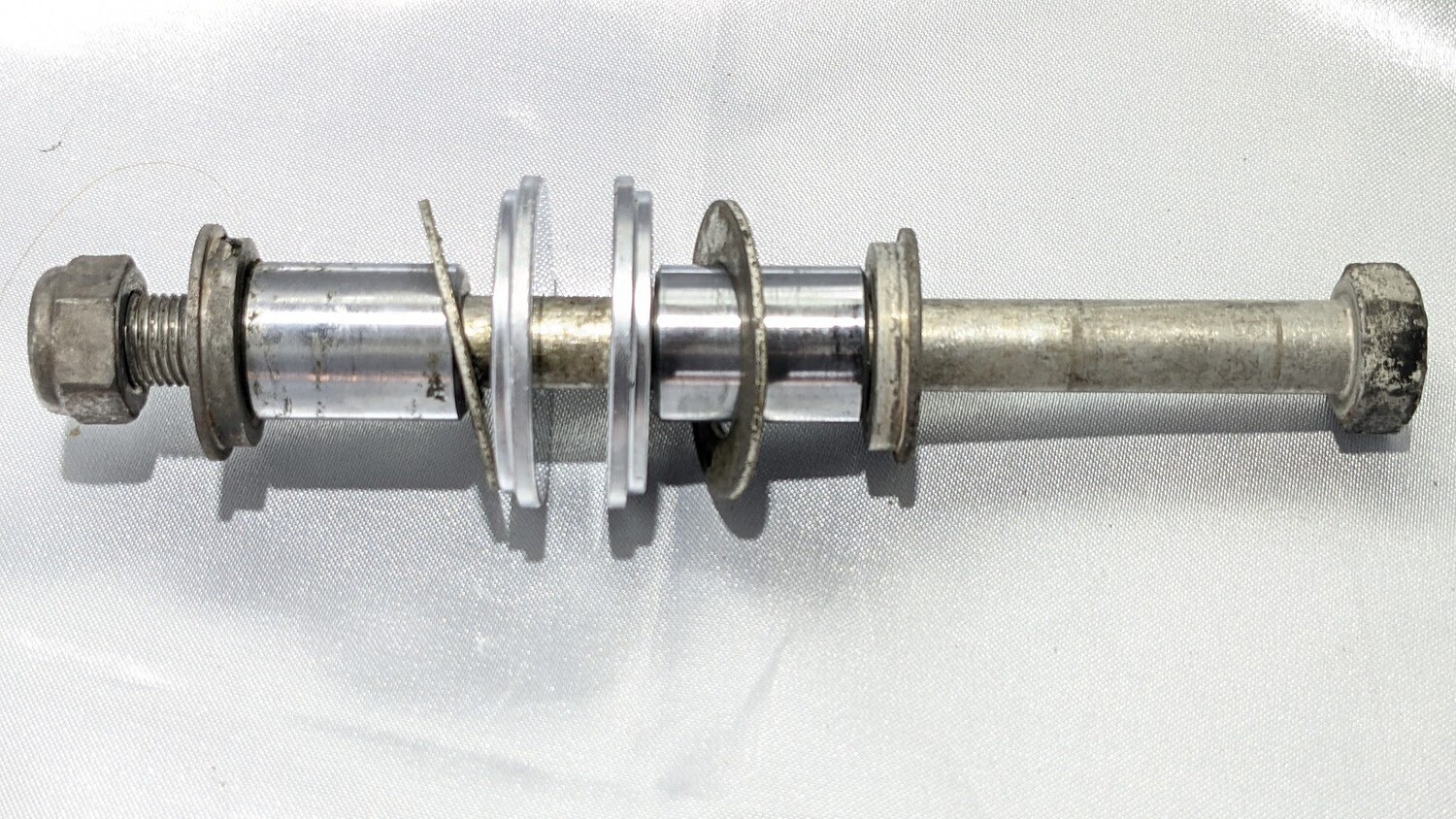 FERRARI 308 PARTS REAR SPINDLE HUB CARRIER holding bolt kit PRE OWNED 105344