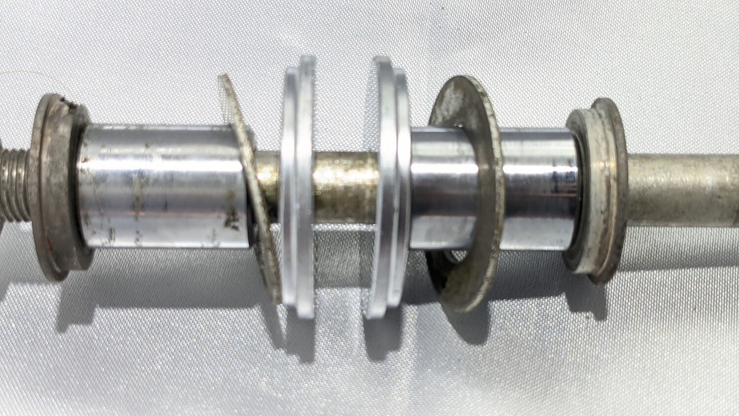 FERRARI 308 PARTS REAR SPINDLE HUB CARRIER holding bolt kit PRE OWNED 105344