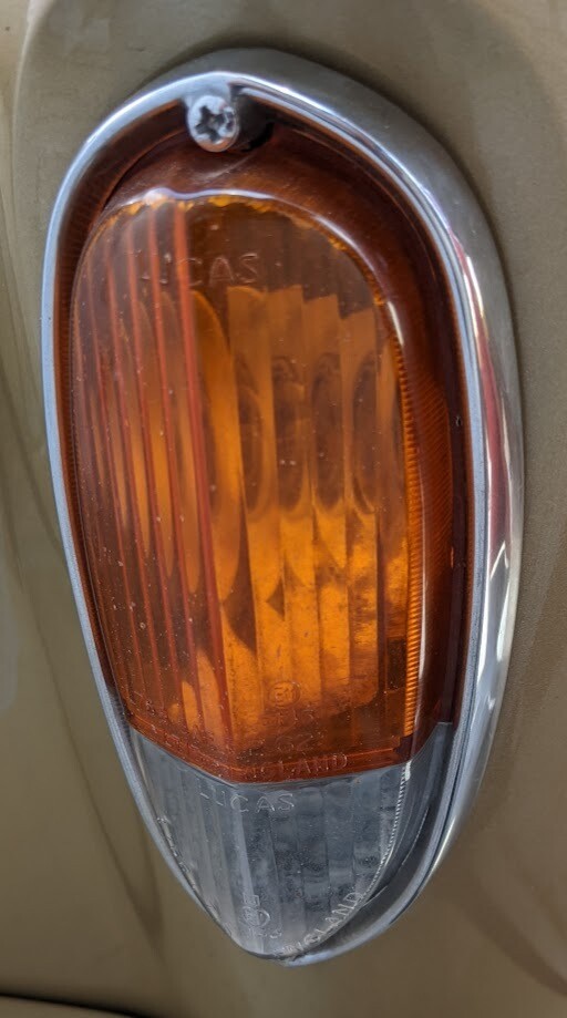 ROLLS ROYCE SILVER SHADOW II PART FRONT TURN SIGNAL ASSEMBLY WITH LENS UD17814 front