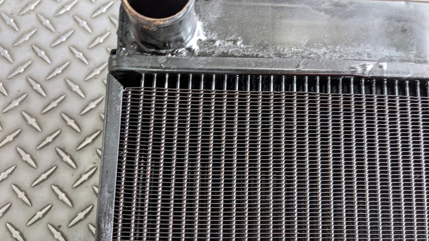 FERRARI 308 PARTS GTS FRONT ENGINE COOLING RADIATOR 116286 REBUILT