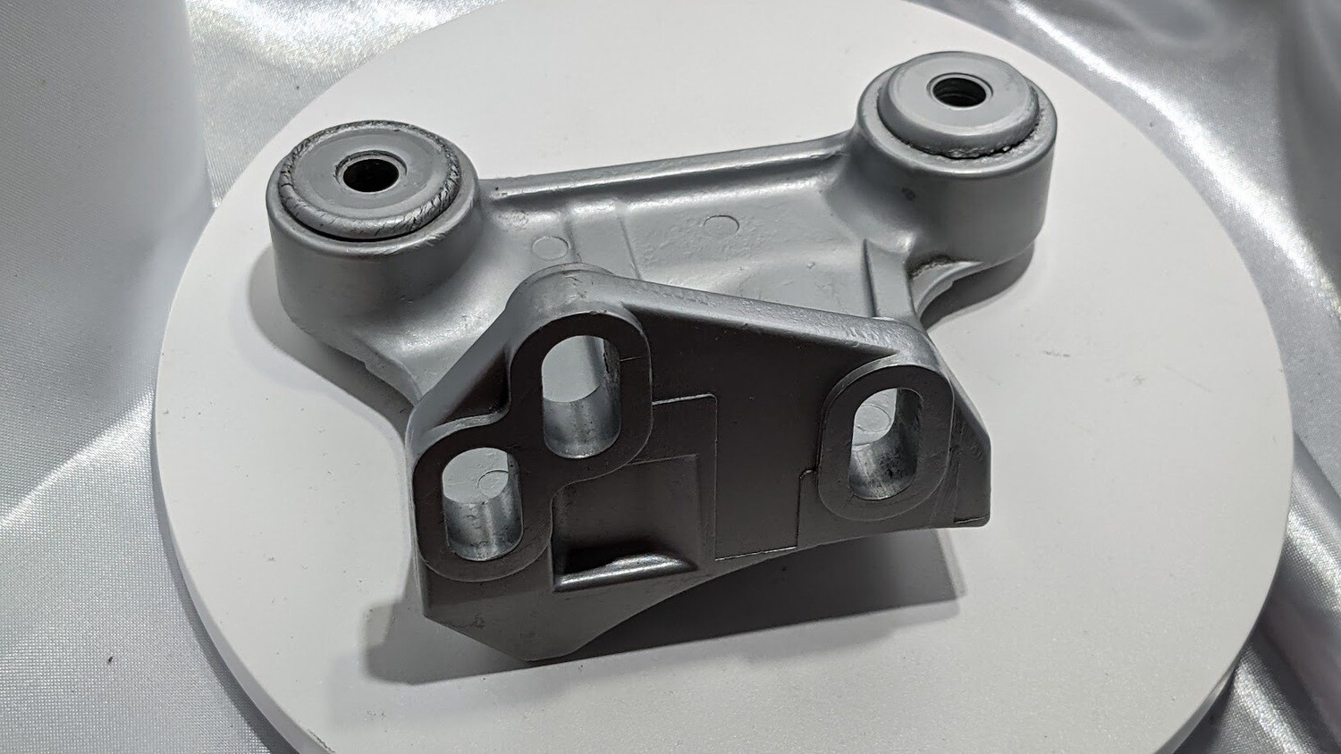 FERRARI 308 PARTS GTS AIR CONDITIONING compressor LOWER SUPPORT BRACKET 108056