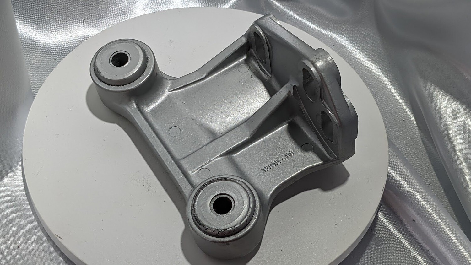 FERRARI 308 PARTS GTS AIR CONDITIONING compressor LOWER SUPPORT BRACKET 108056