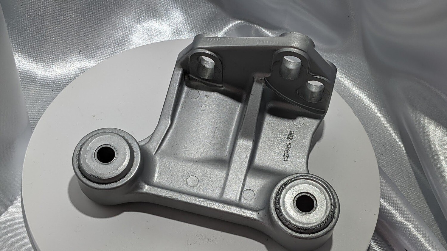 FERRARI 308 PARTS GTS AIR CONDITIONING compressor LOWER SUPPORT BRACKET 108056