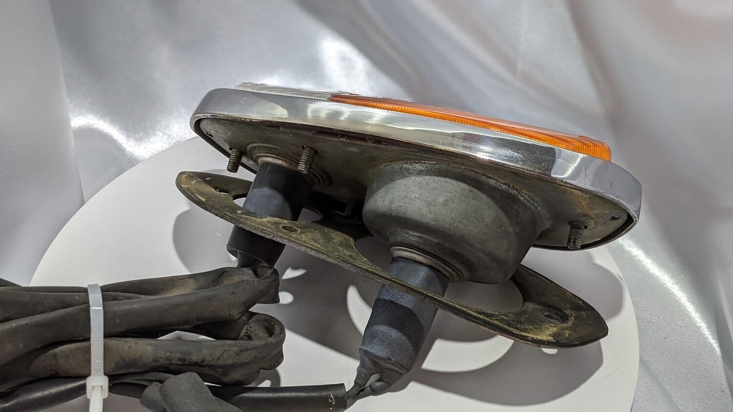 ROLLS ROYCE SILVER SHADOW II PART FRONT TURN SIGNAL ASSEMBLY WITH LENS UD17814 front