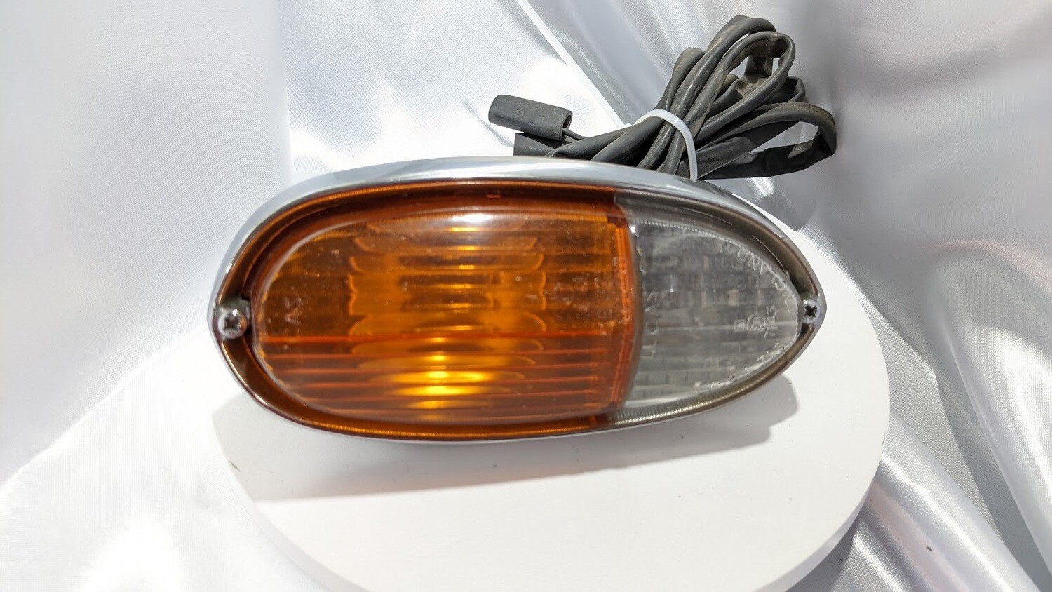 ROLLS ROYCE SILVER SHADOW II PART FRONT TURN SIGNAL ASSEMBLY WITH LENS UD17814 front